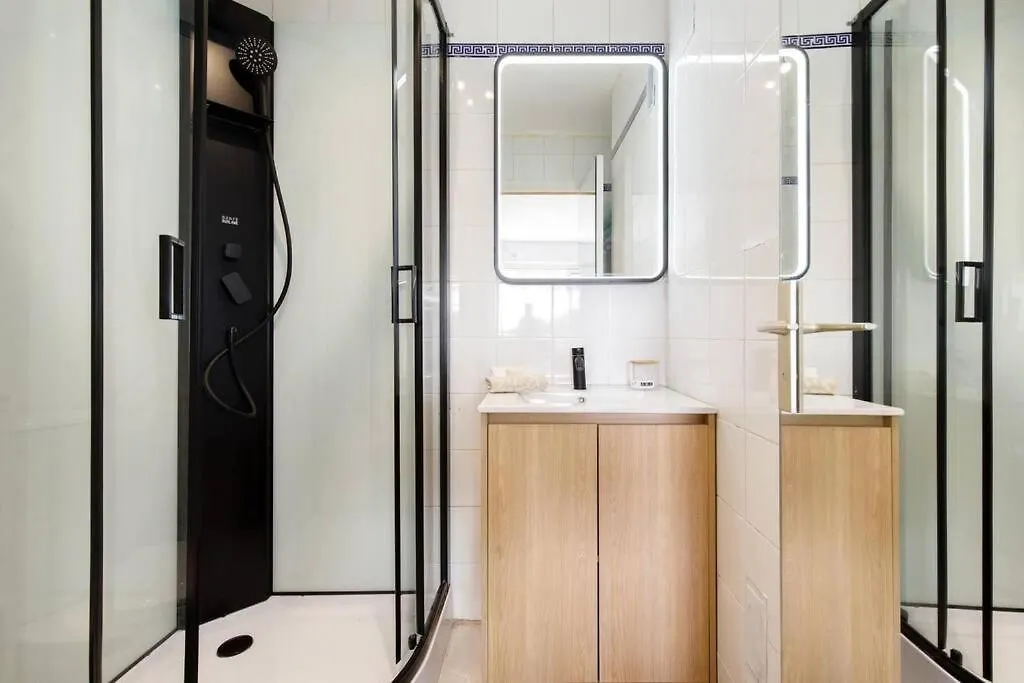 Apartment Studio Calme Et Elegant Avec Vue Mer Cannes France