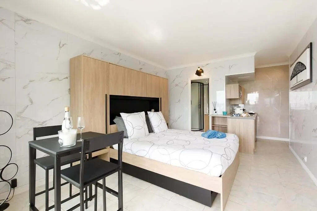 Apartment Studio Calme Et Elegant Avec Vue Mer Cannes
