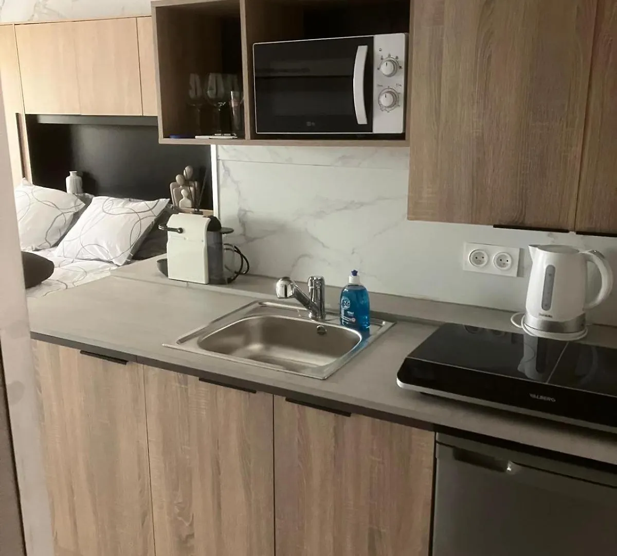Studio Calme Et Elegant Avec Vue Mer Cannes France